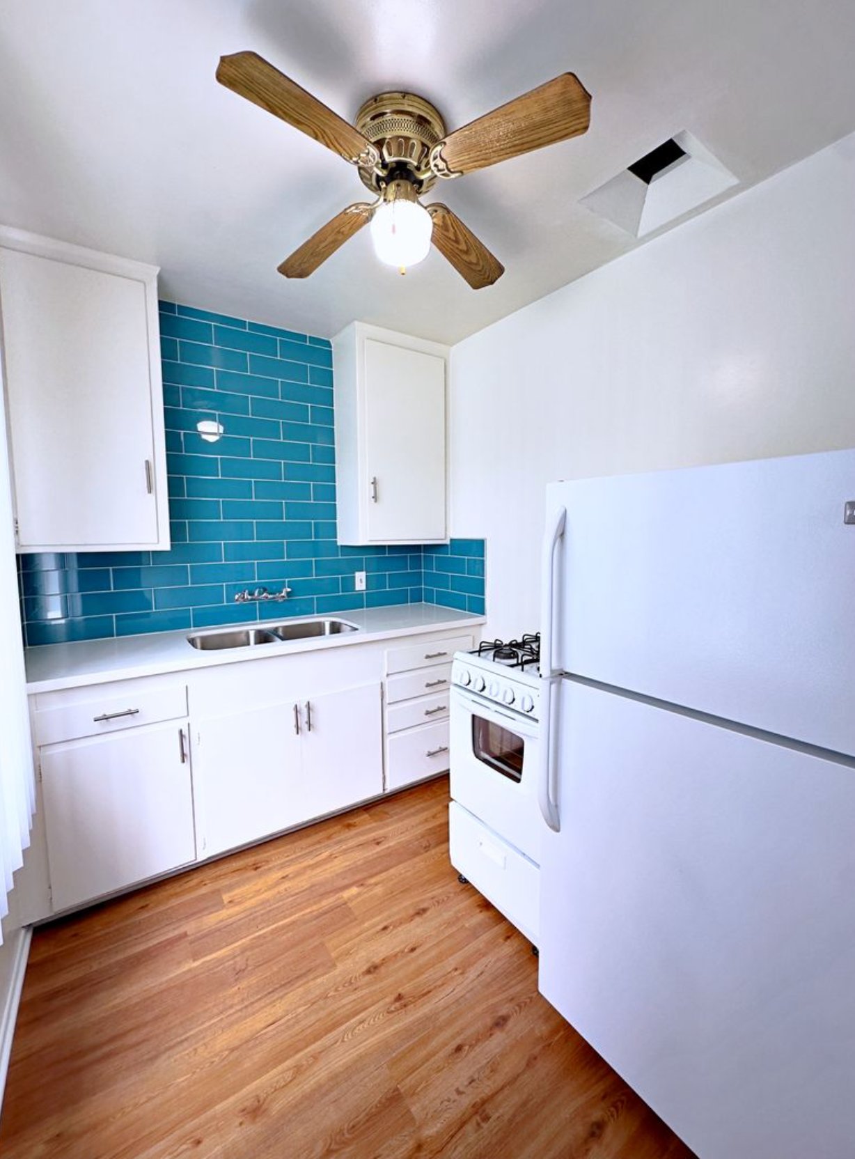 Los Angeles Apartment: 1243 Federal Ave