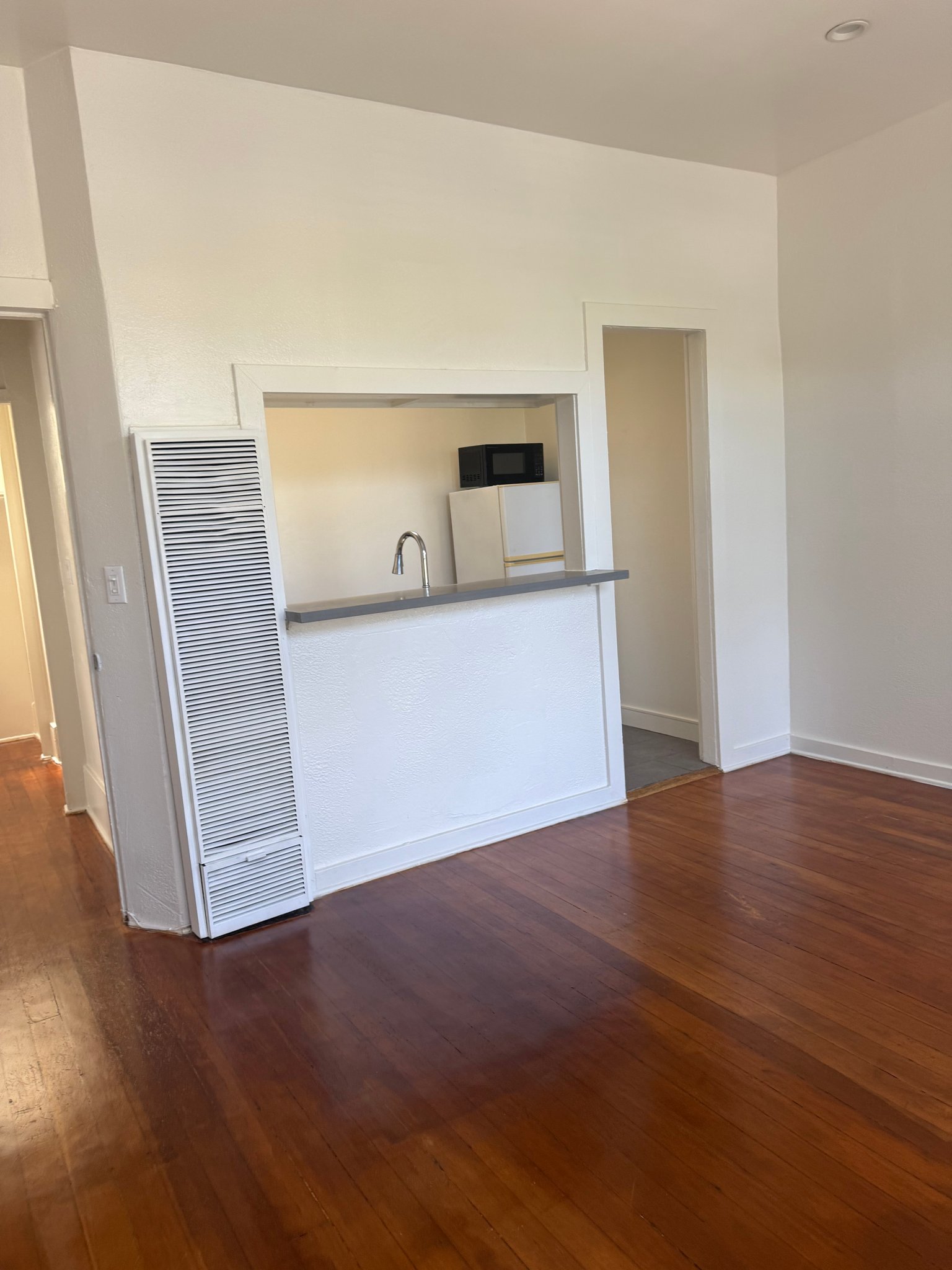 West Hollywood Apartment: 1114 n poinsettia dr unit 8