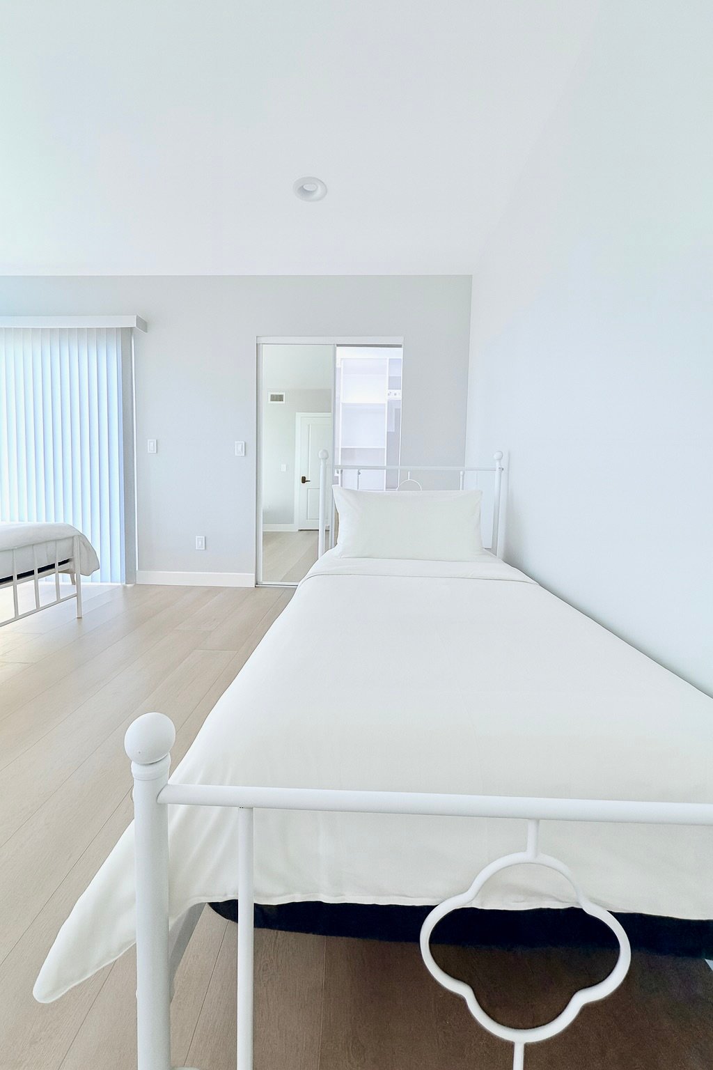 Los Angeles Single Room: 1265 E Adams Boulvedard