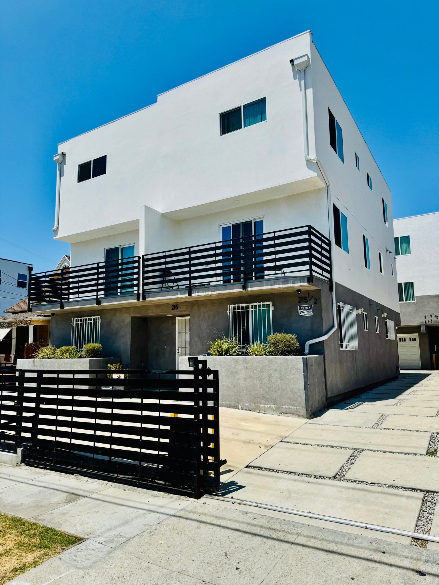 Los Angeles Townhome: 215 E 29th Street