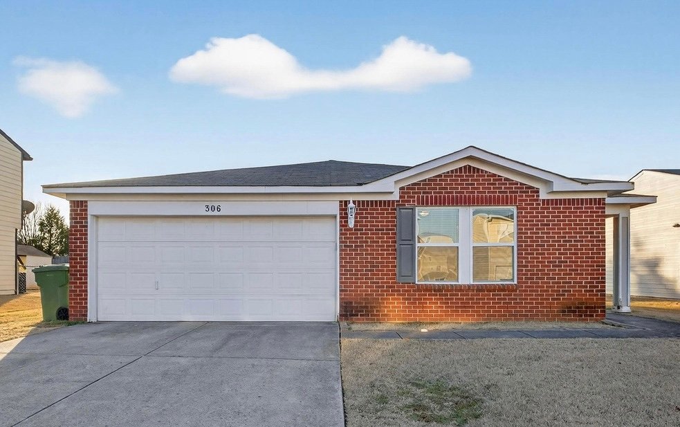 Madison House: 306 Kenneth Blvd NW