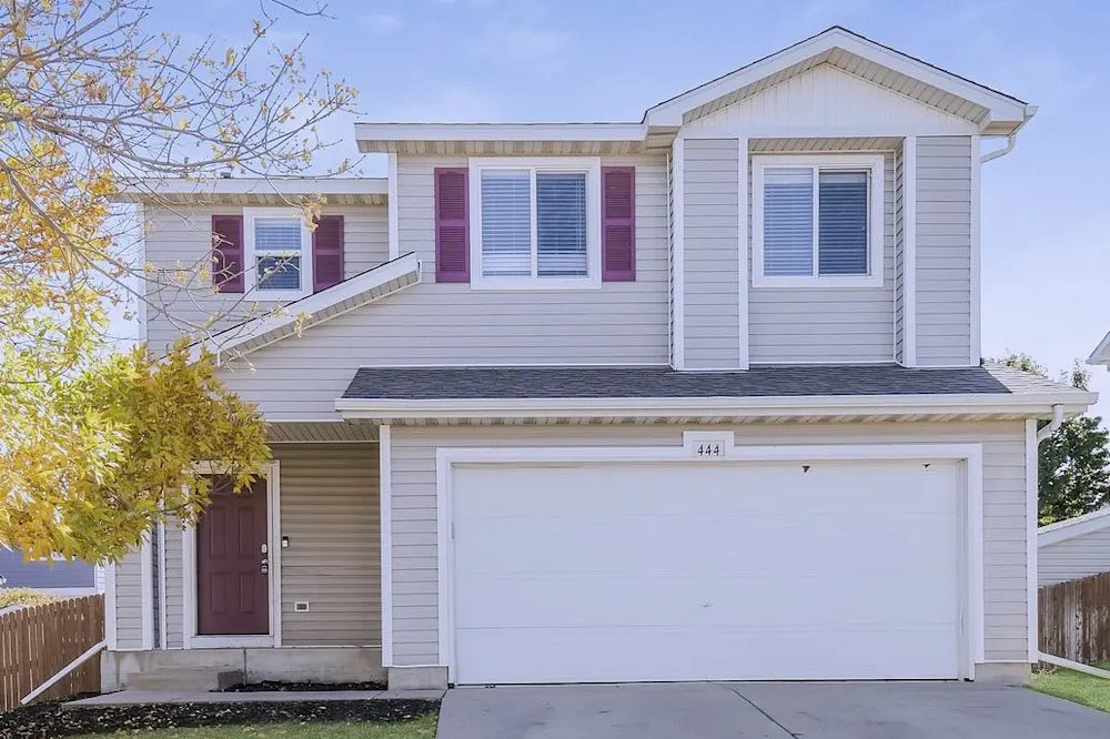 arlington House: 737 valley spring dr