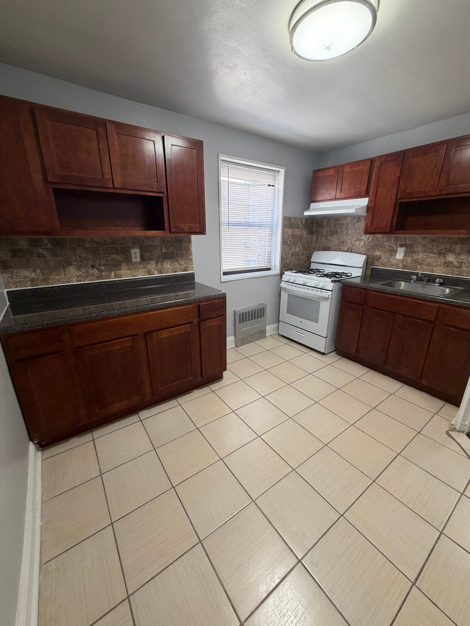 East Orange Apartment: 56 S Munn Ave