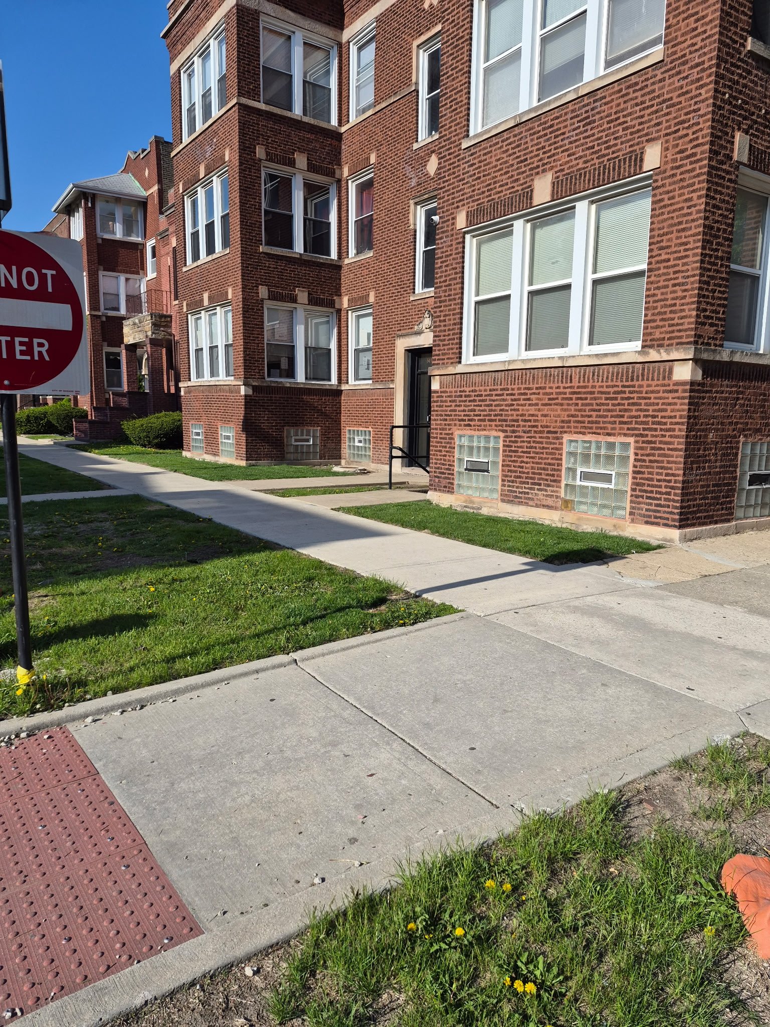 Chicago Apartment: 6657-59 S Minerva Ave