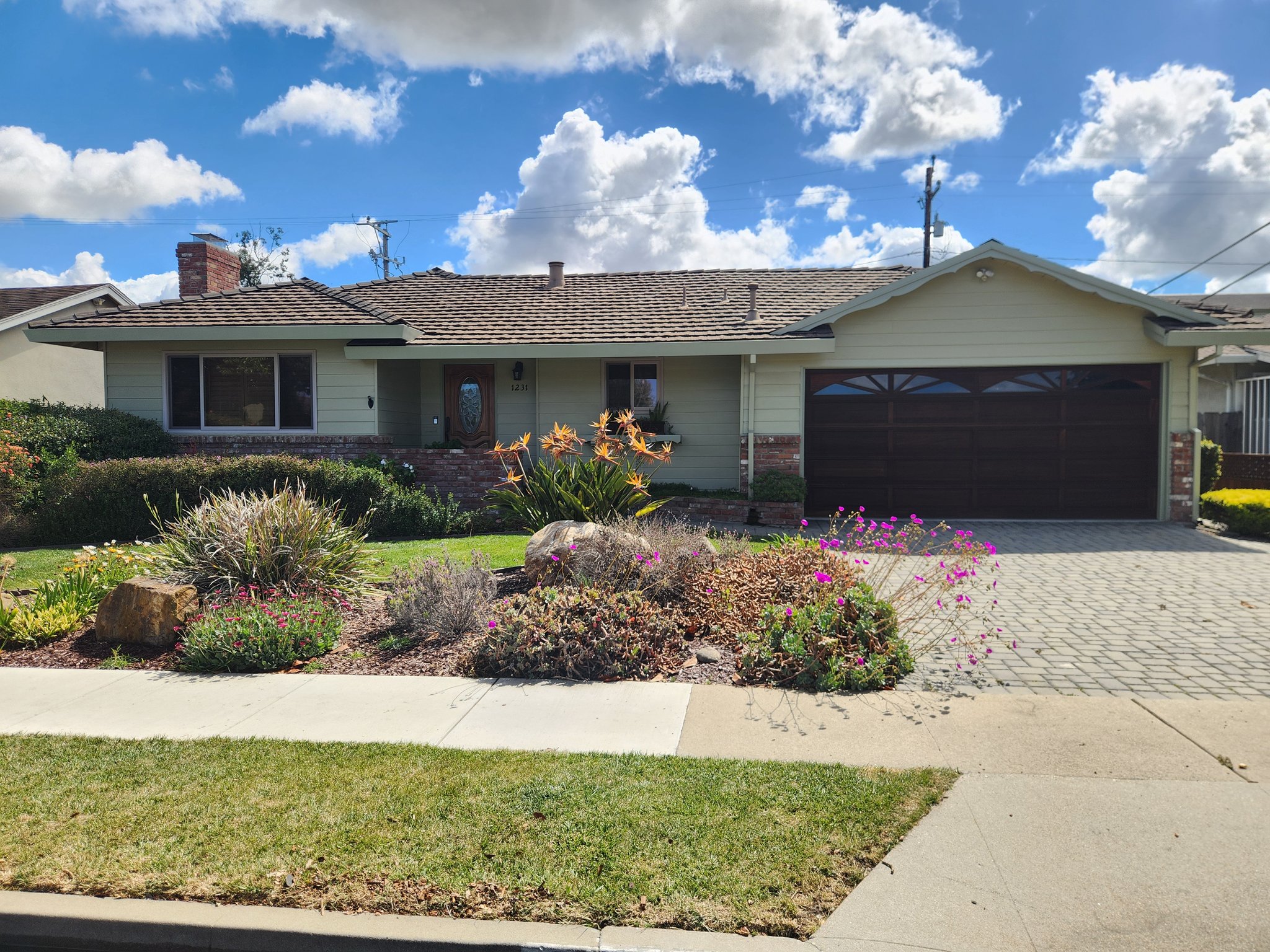 Salinas House: 1231 Padre Dr