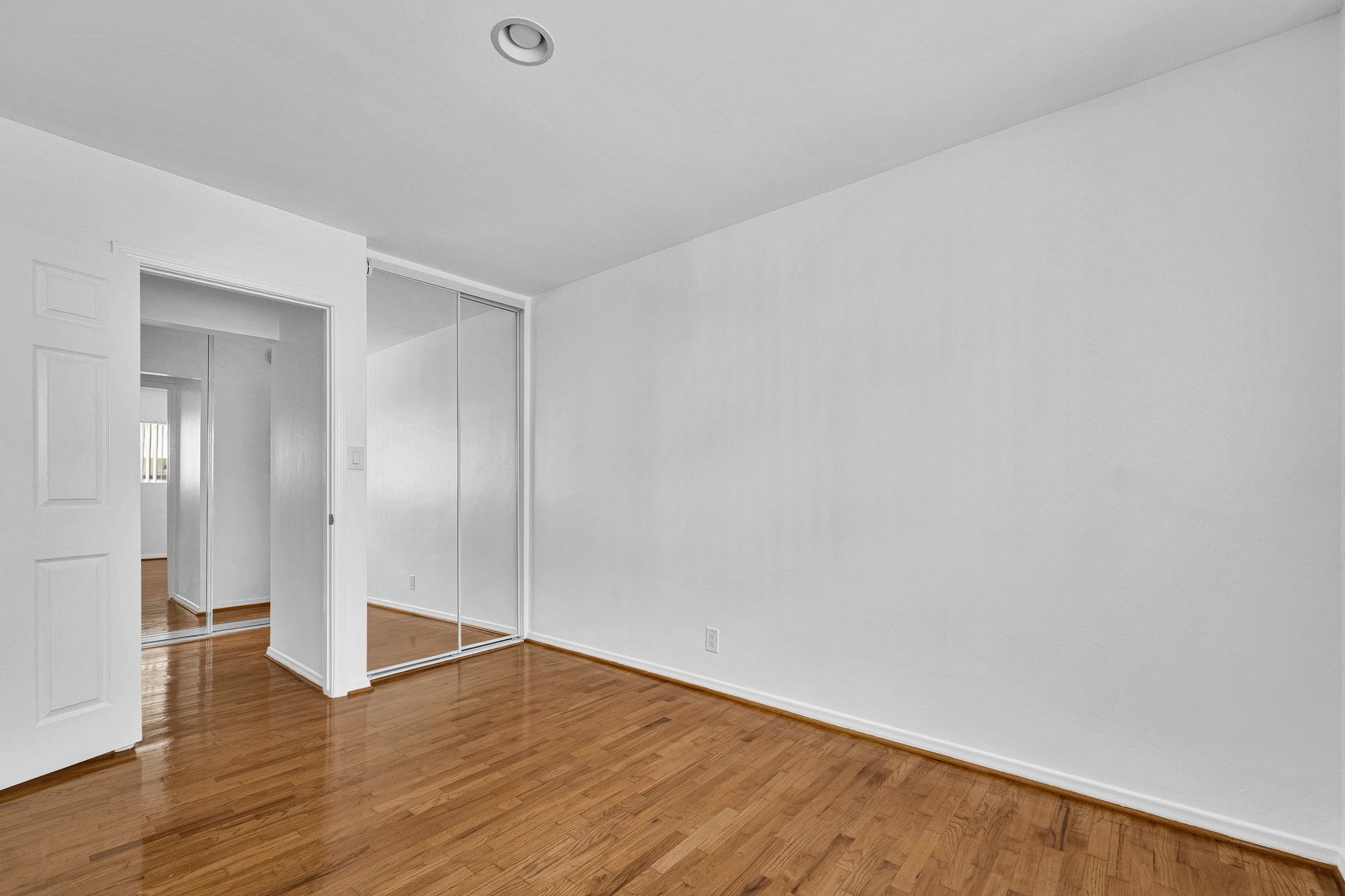 Santa Monica Apartment: 1025 Idaho Ave