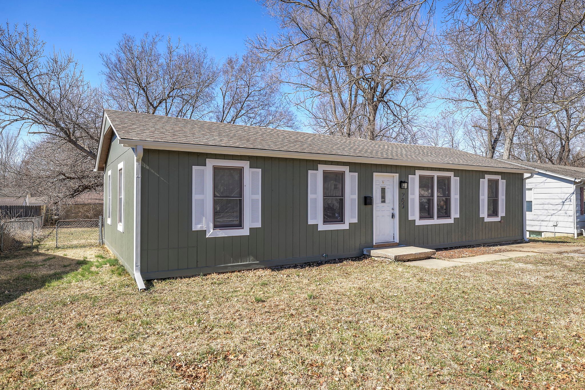 Olathe House: 709 N Woodland St