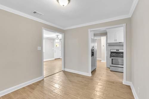 Houston House: 10201 Staghill Dr