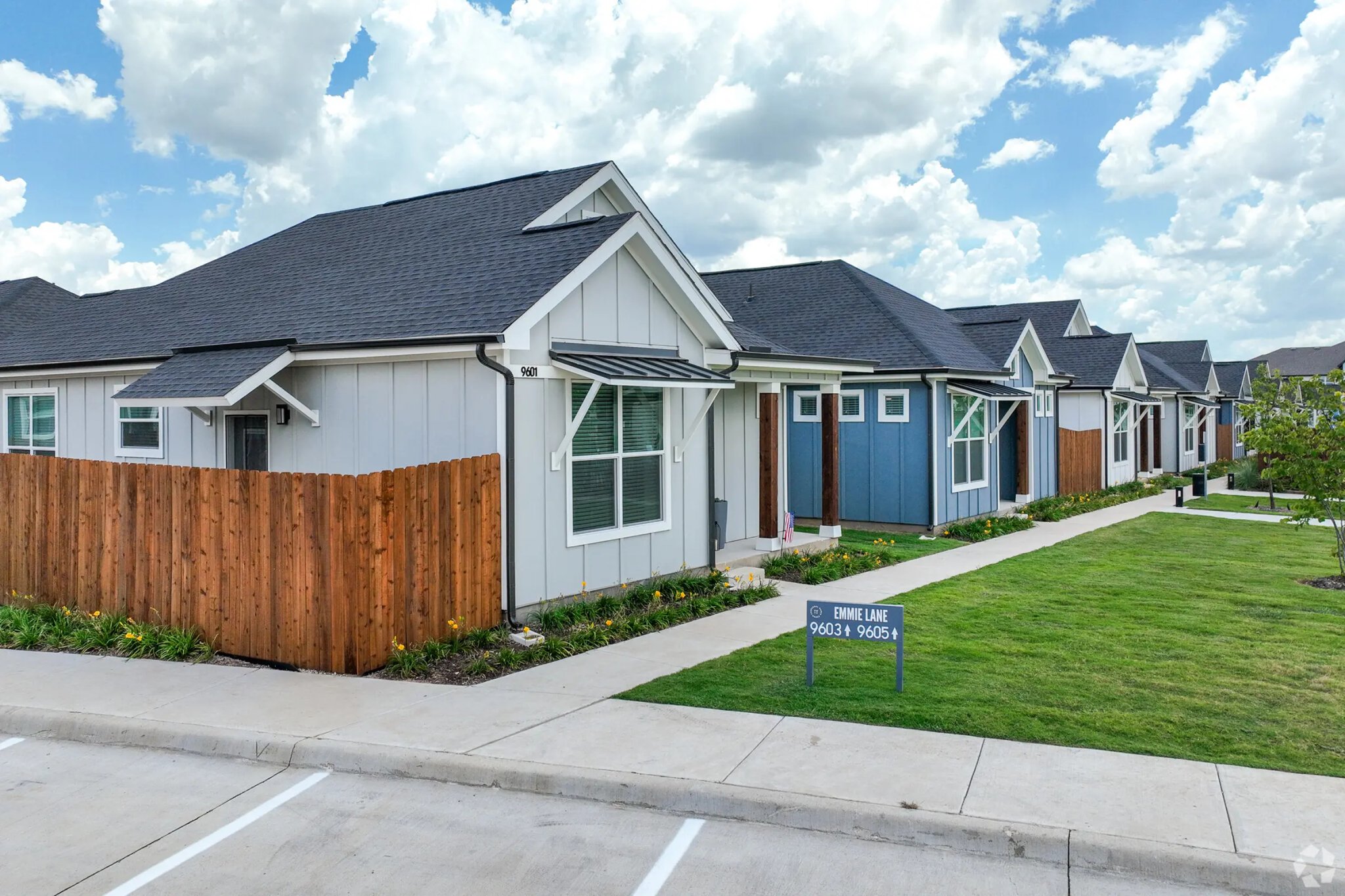 Fort Worth House: 9600 Vista Grande Blvd