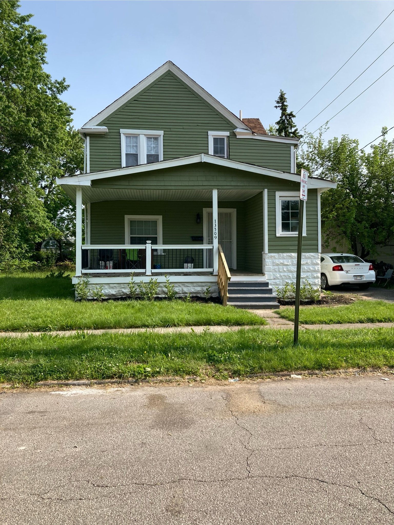 Cleveland House: 13509 Marston Ave