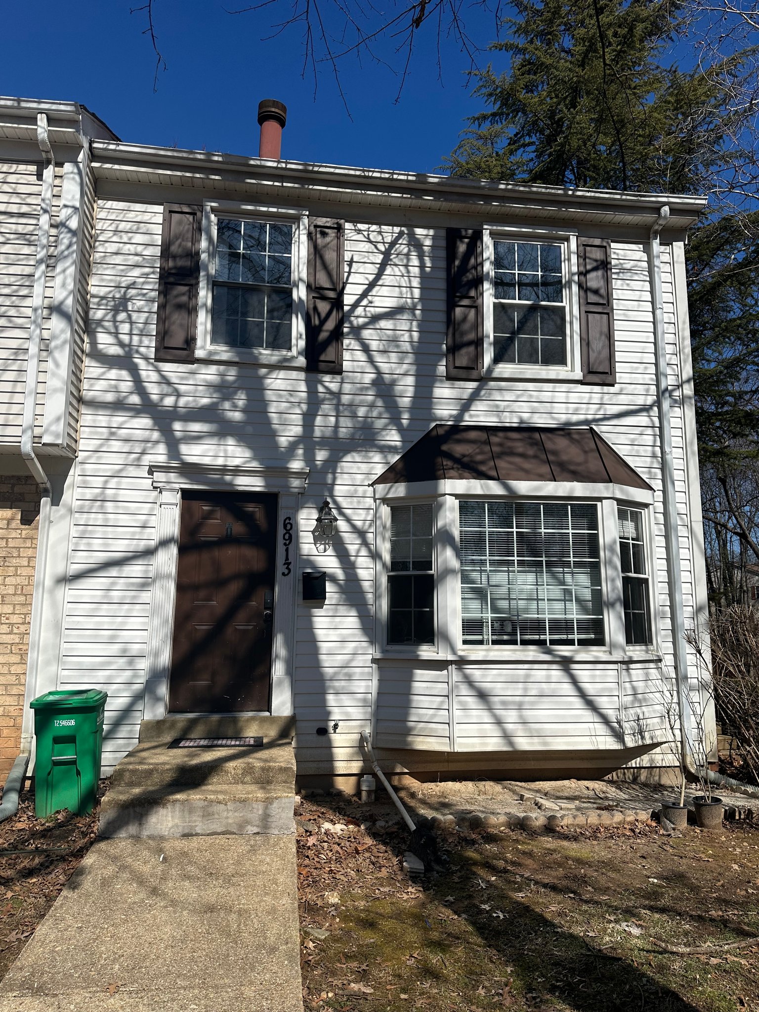 Lanham Townhome: 6913 Woodstream Ln