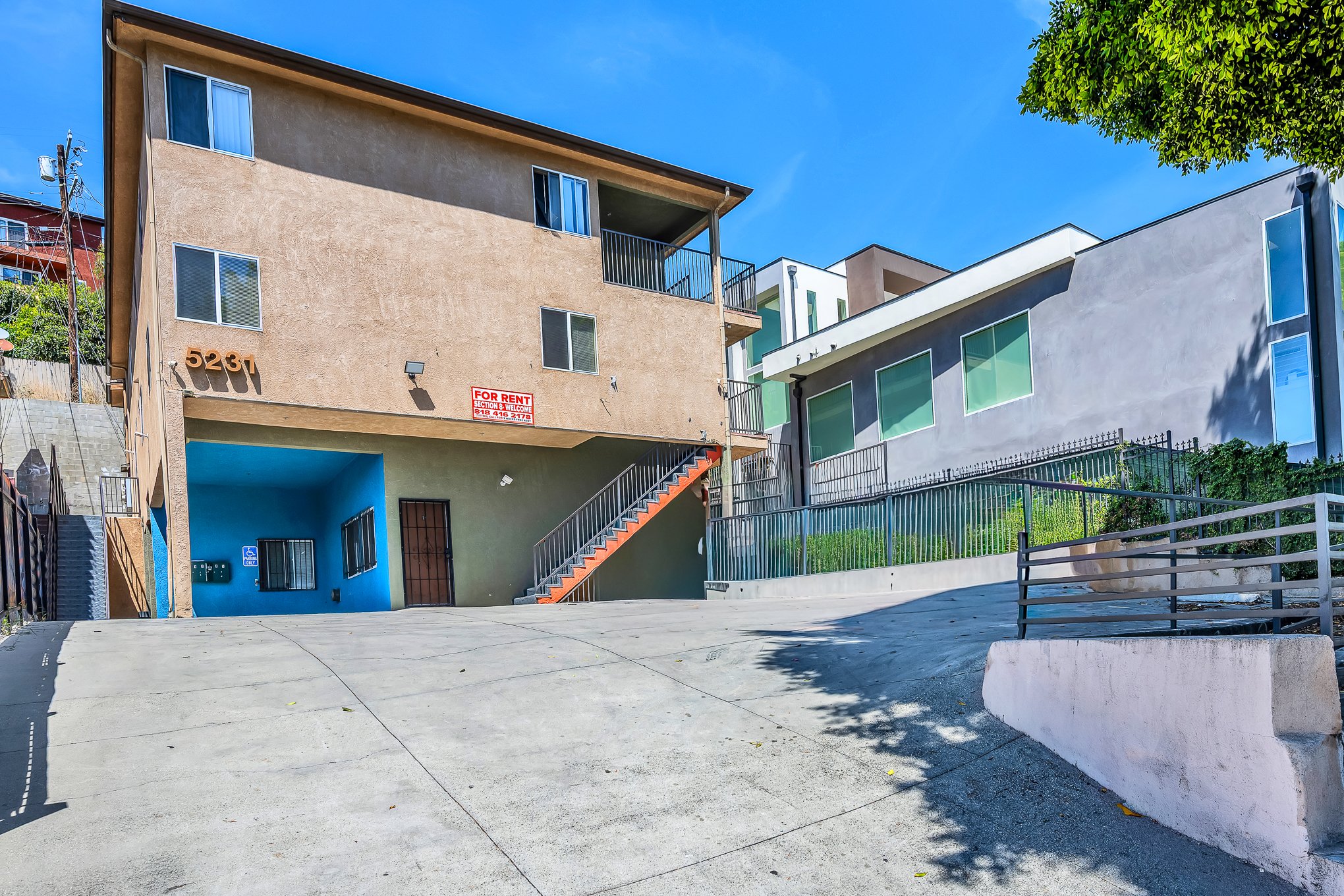 Los Angeles Apartment: 5231 Huntington Dr N