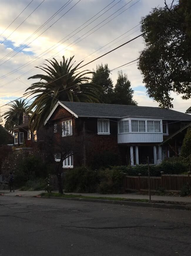 Berkeley Apartment: 2615 Parker Street