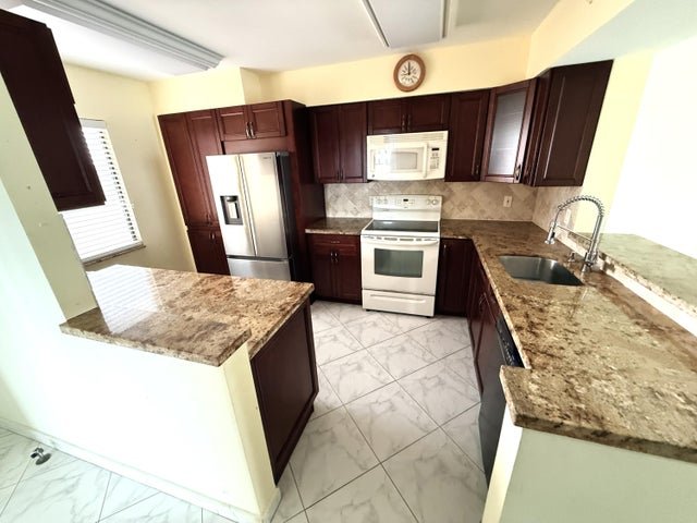 Delray Beach Condo: 7076 Huntington Lane 608
