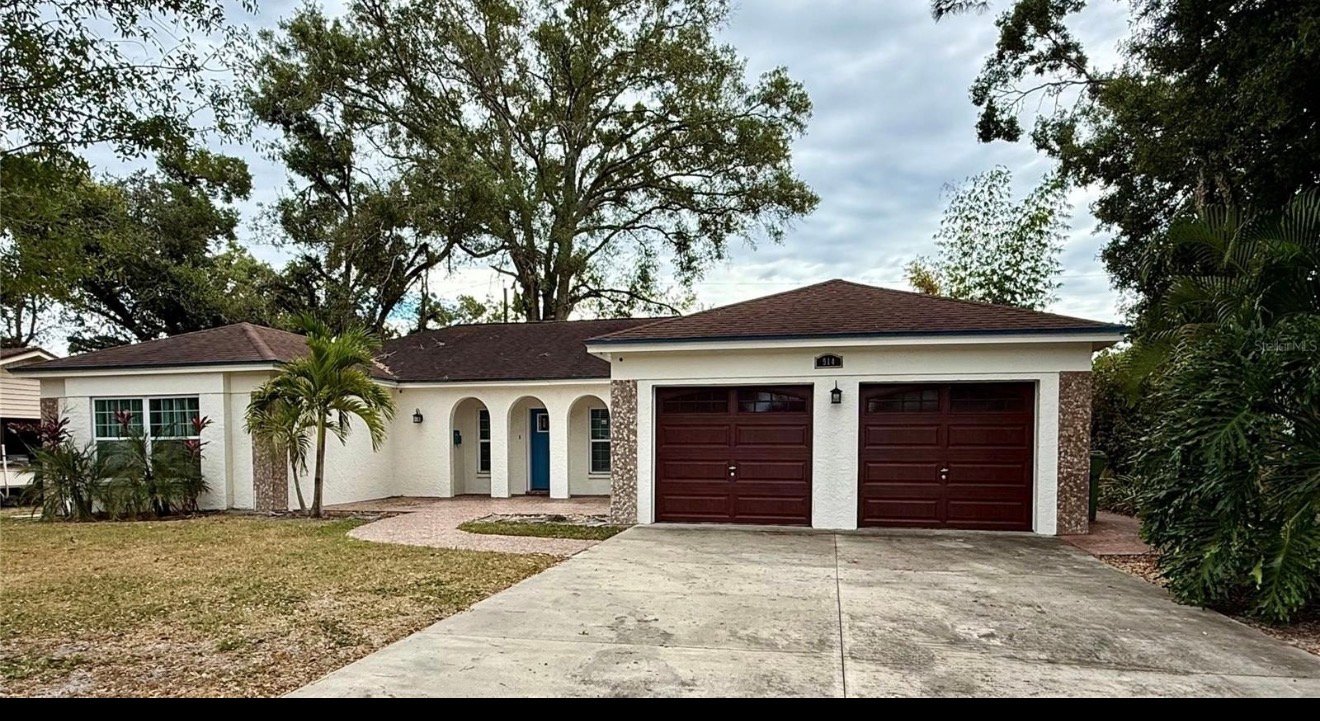 Tampa House: 914 W Cimmeron Dr