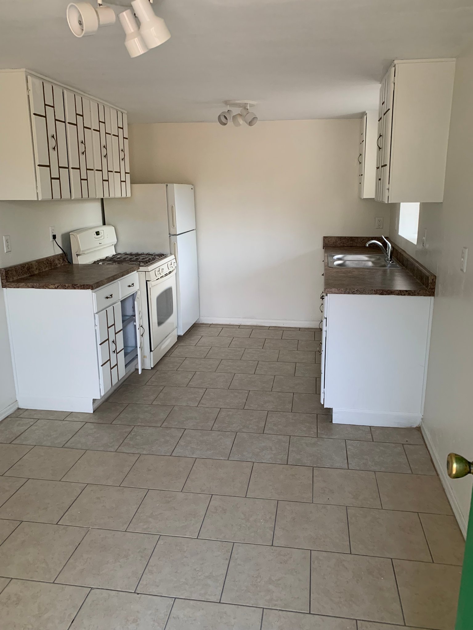 Tucson House: 826 E Lee St