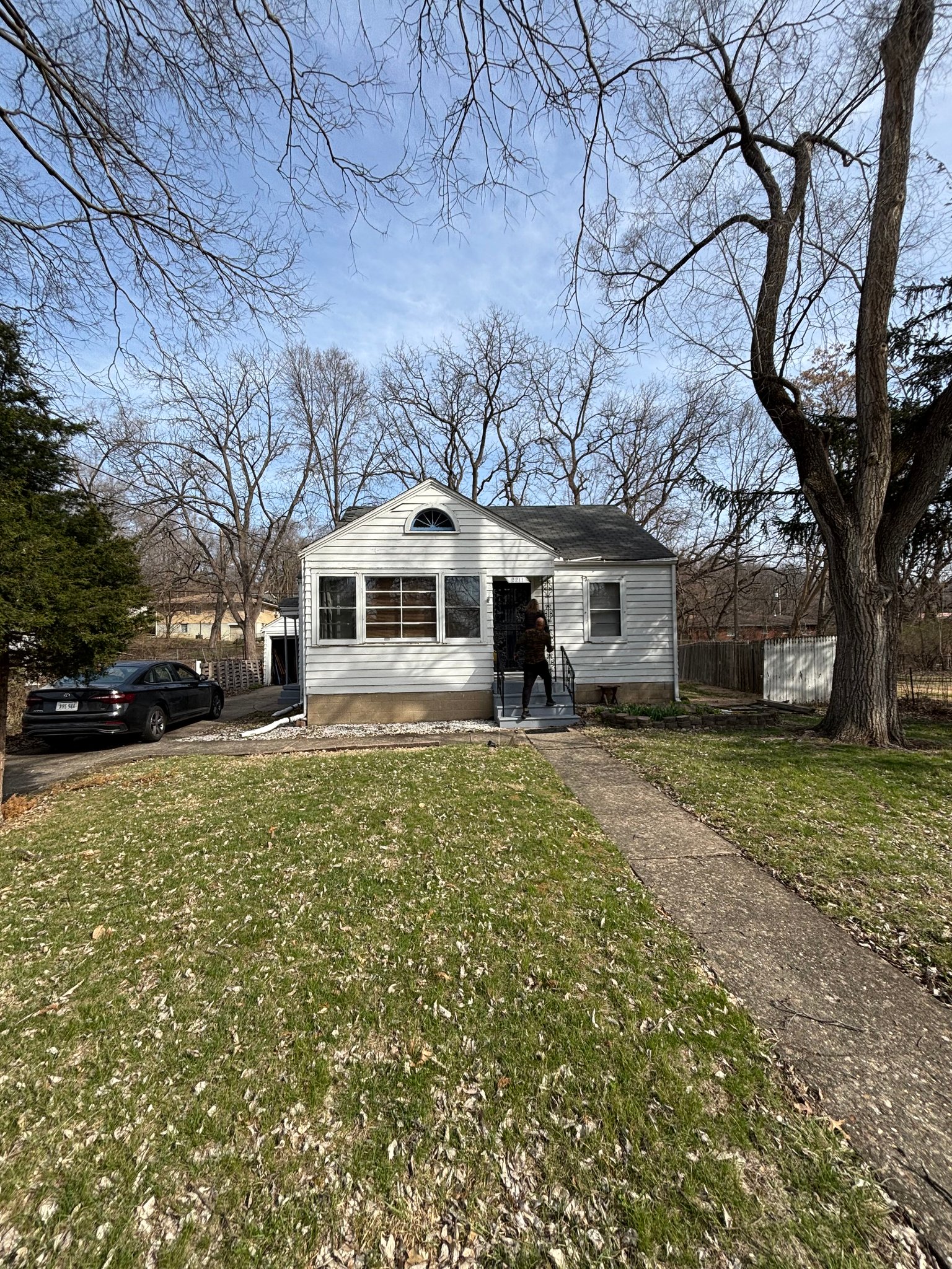 Peoria House: 2211 W Butler St