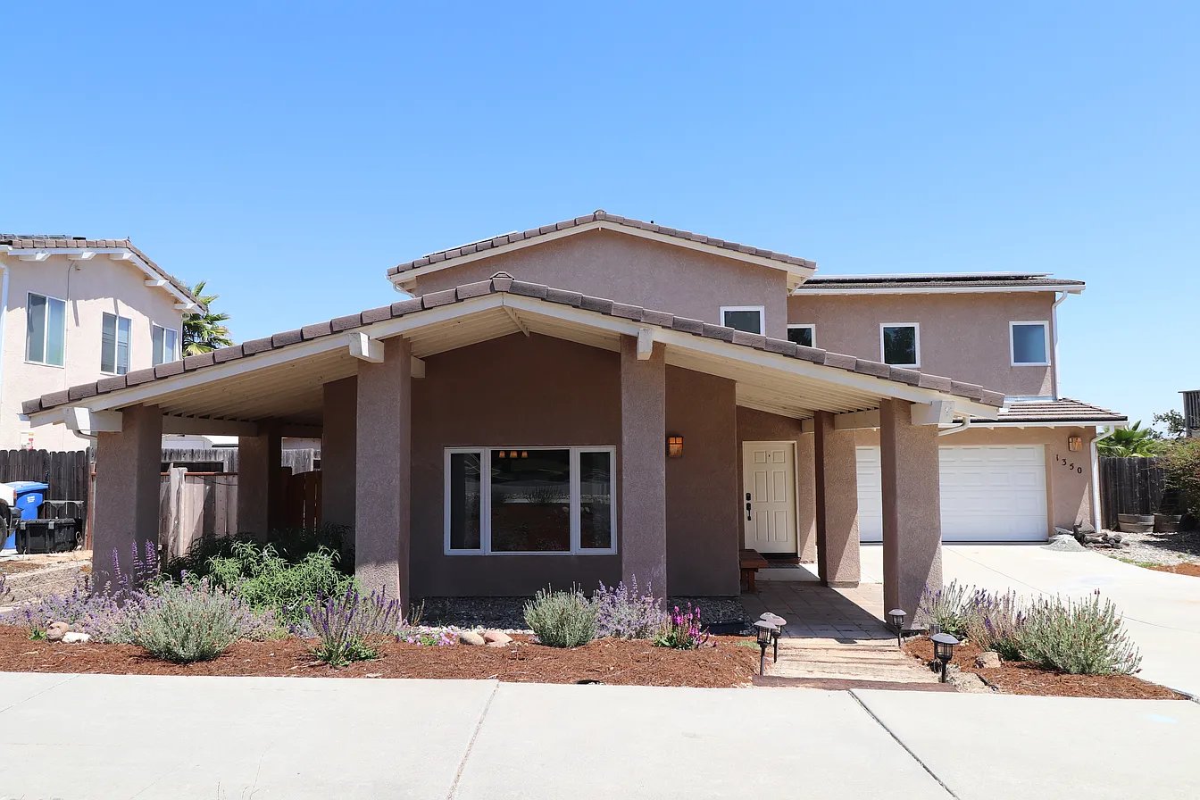 Templeton House: 1350 Laura Ct