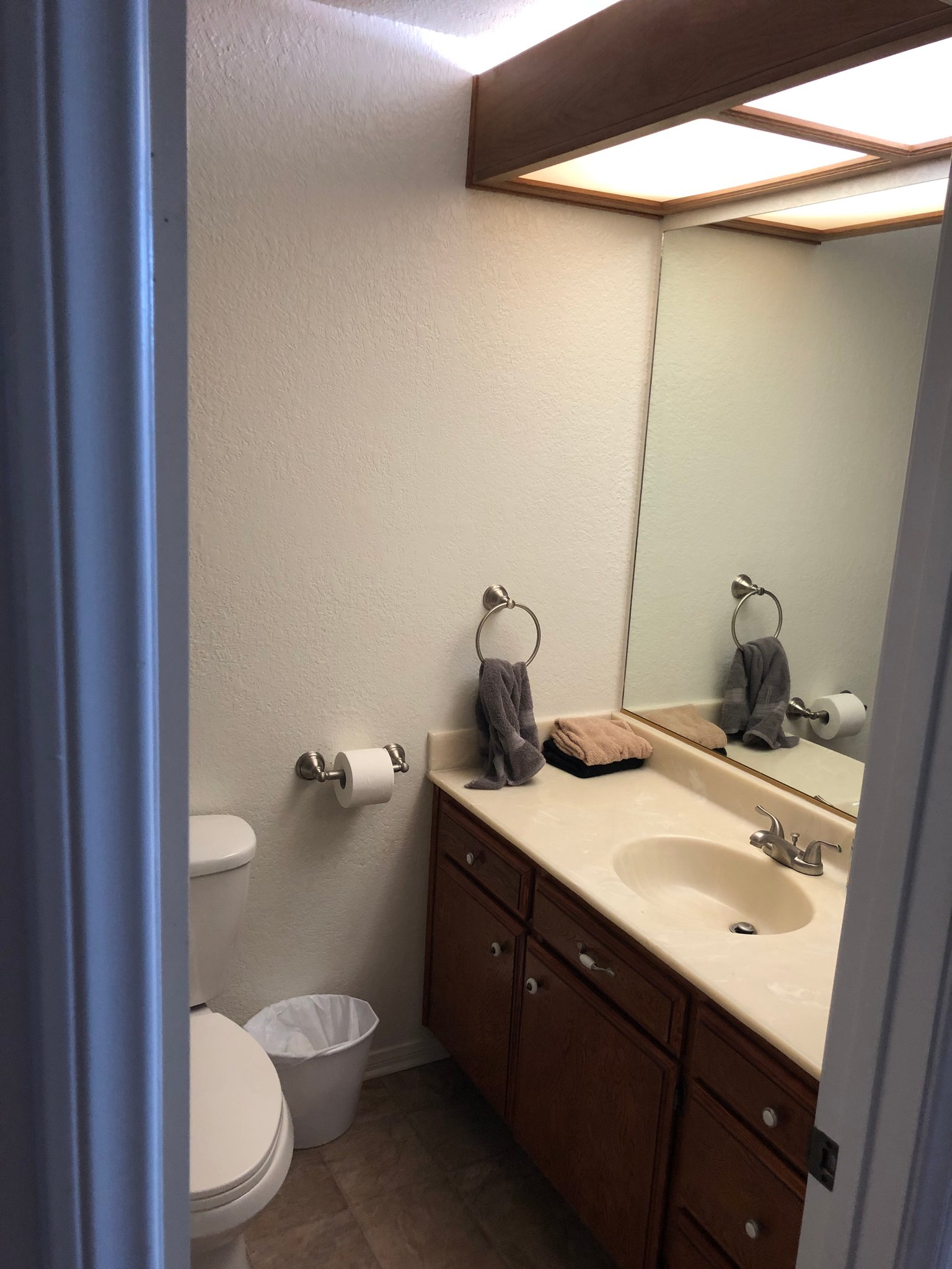 Lancaster House: 609 E ave J10