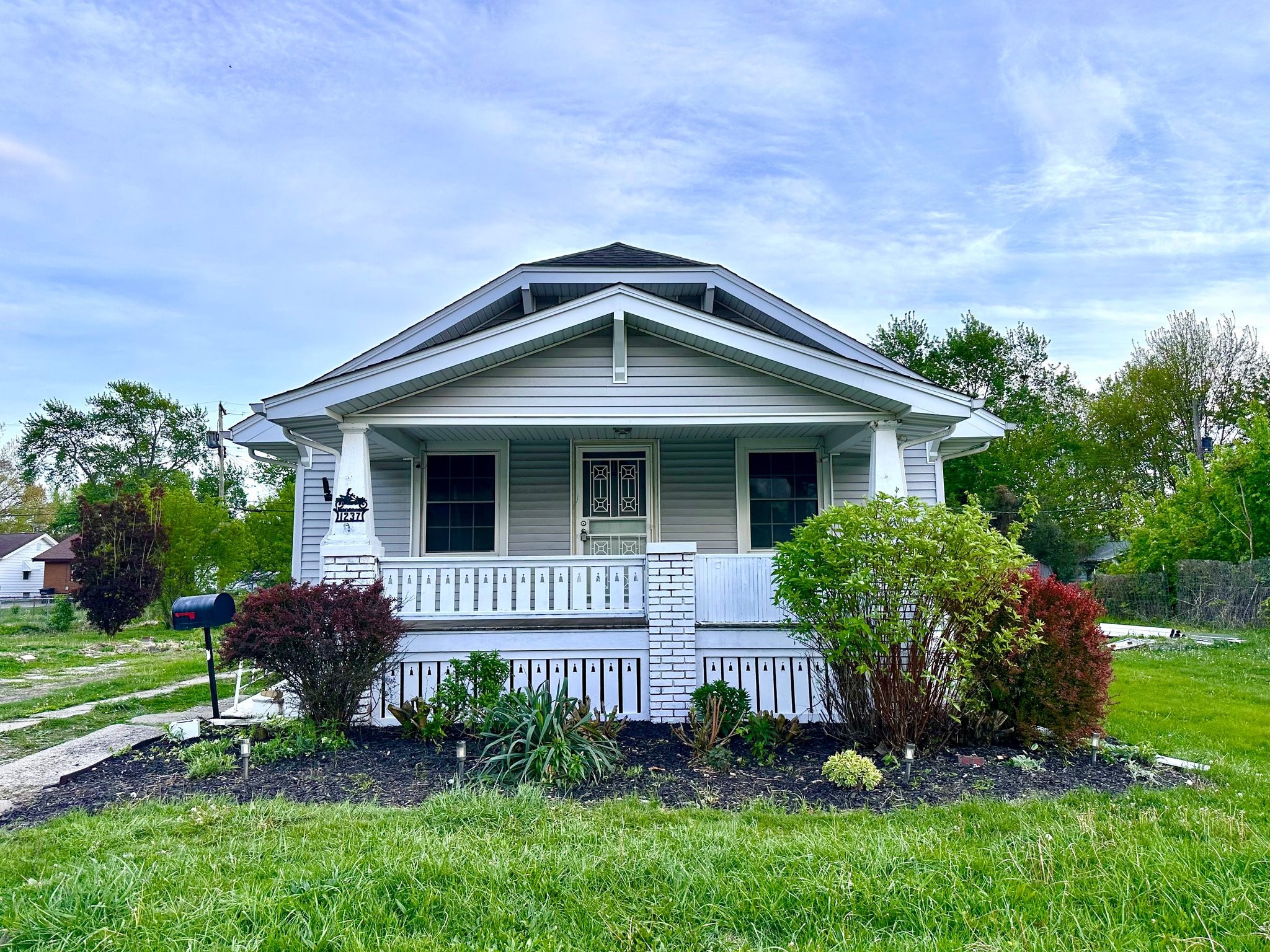 Decatur House: 1237 E Johns Ave