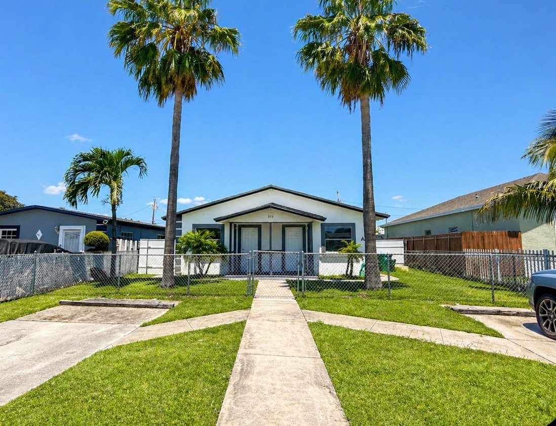 Boynton Beach Multiplex: 519 NW 10th Ave