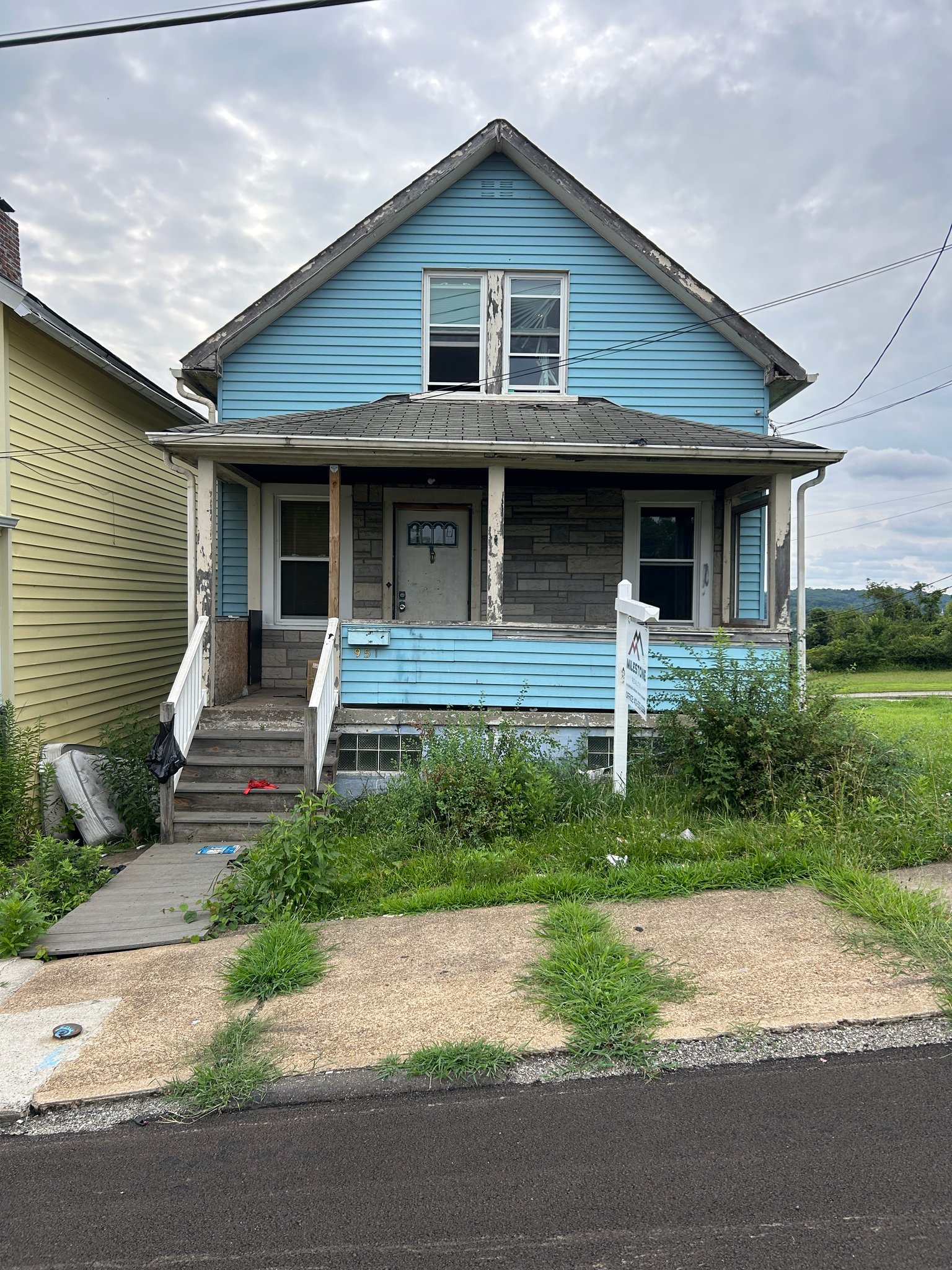 Duquesne House: 951 High St