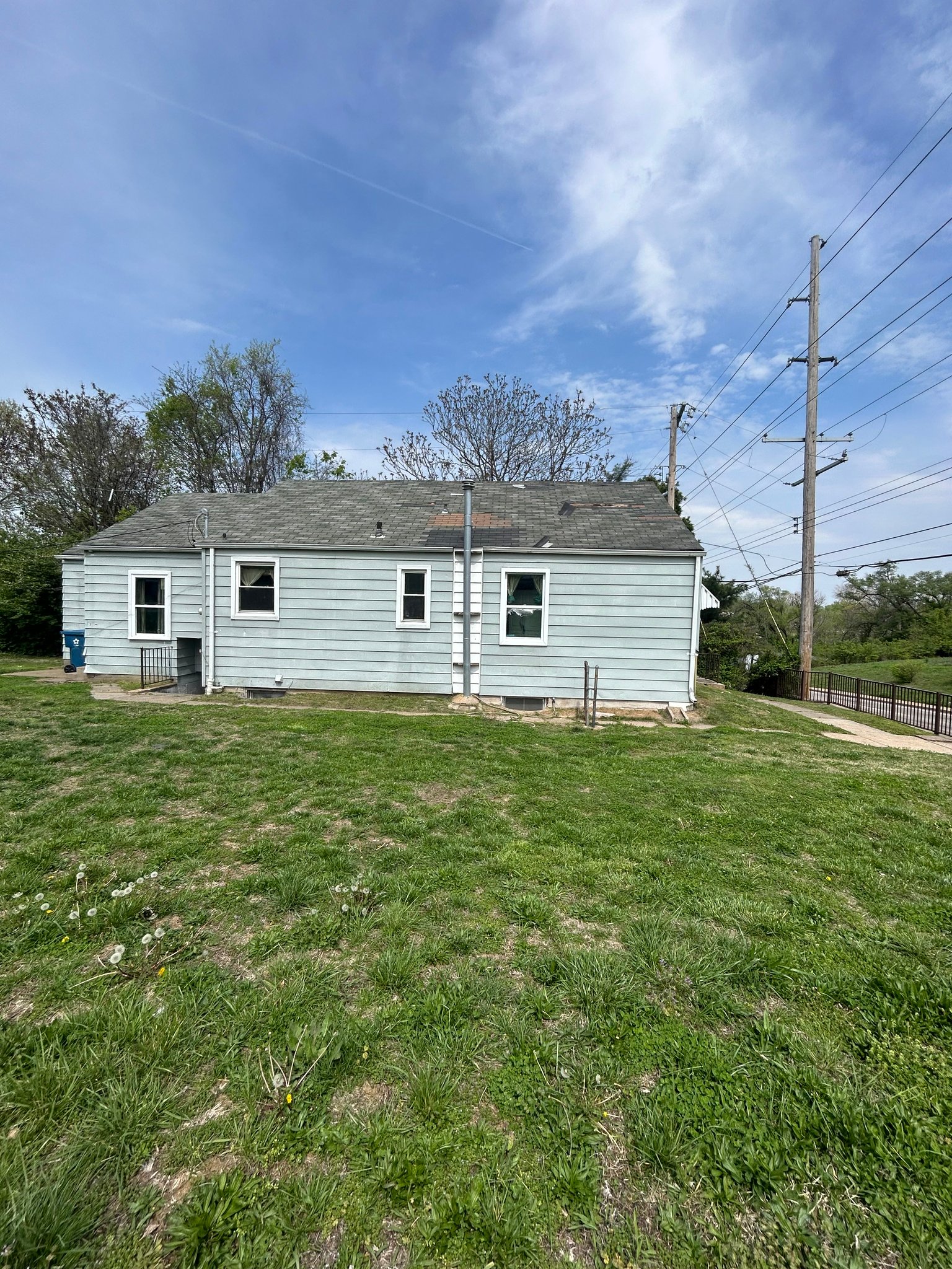 St. Louis House: 5637 Jennings Station Road