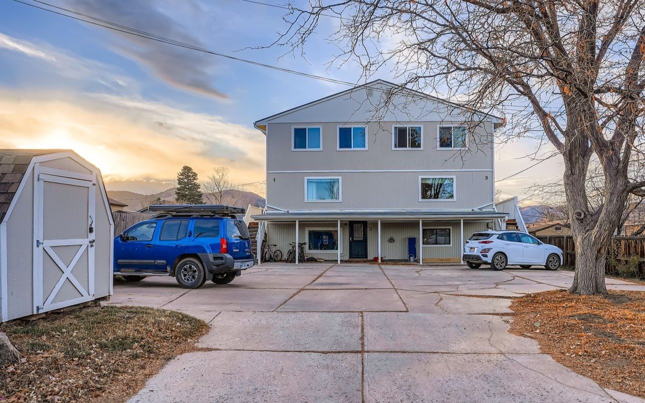 Golden Condo: 1617 Salvia St