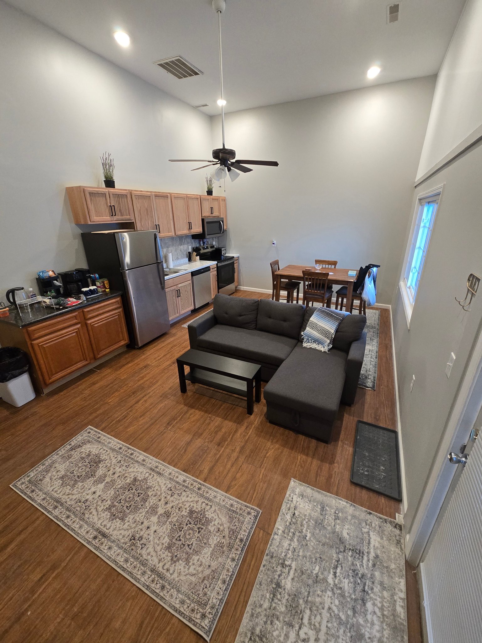 Gas City Apartment: 215 N Harrisburg Ave