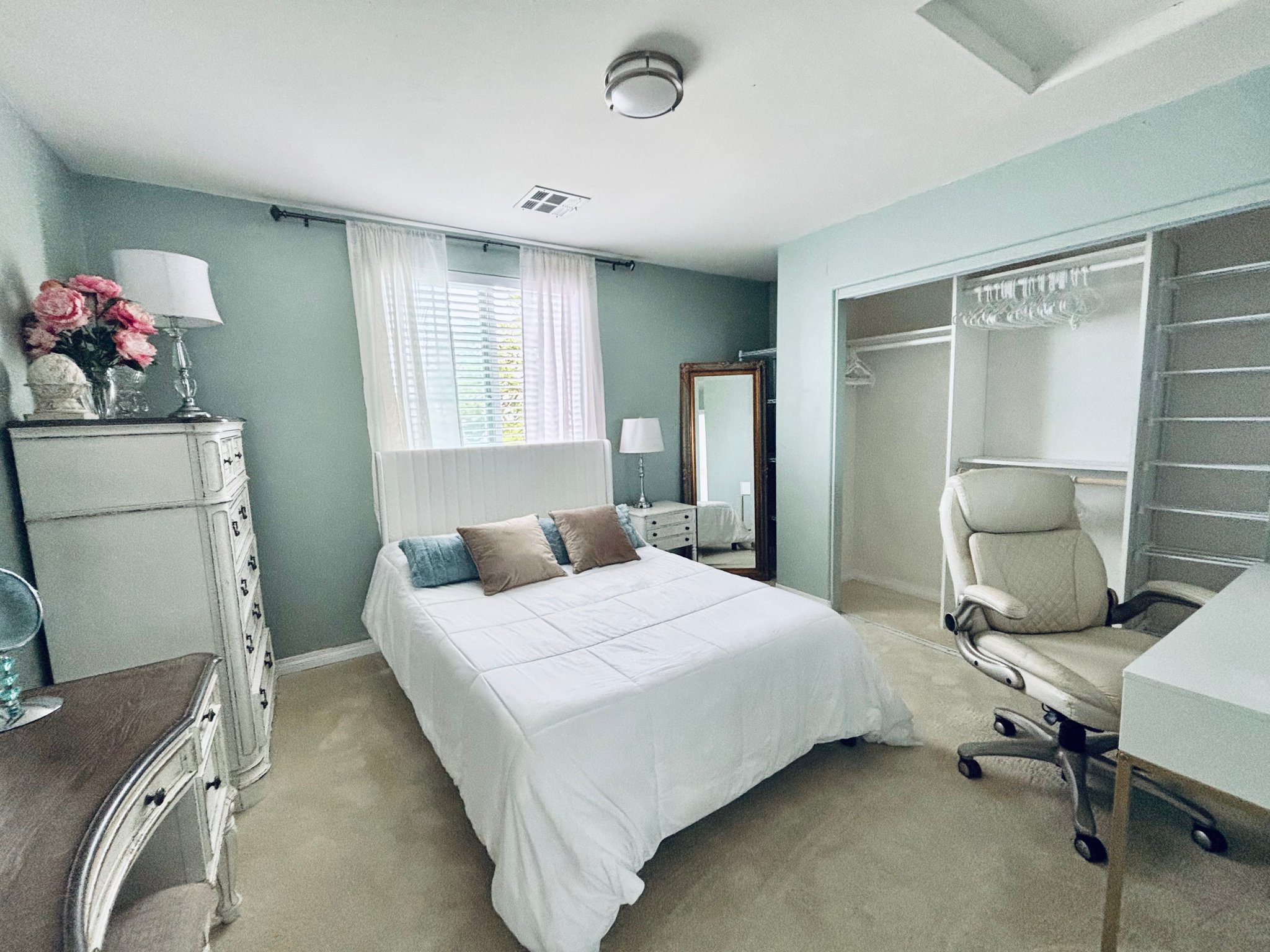 San Diego Single Room: 5130 Kesling Street