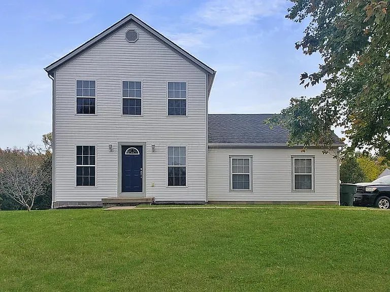 Grove City House: 1962 Manley Way