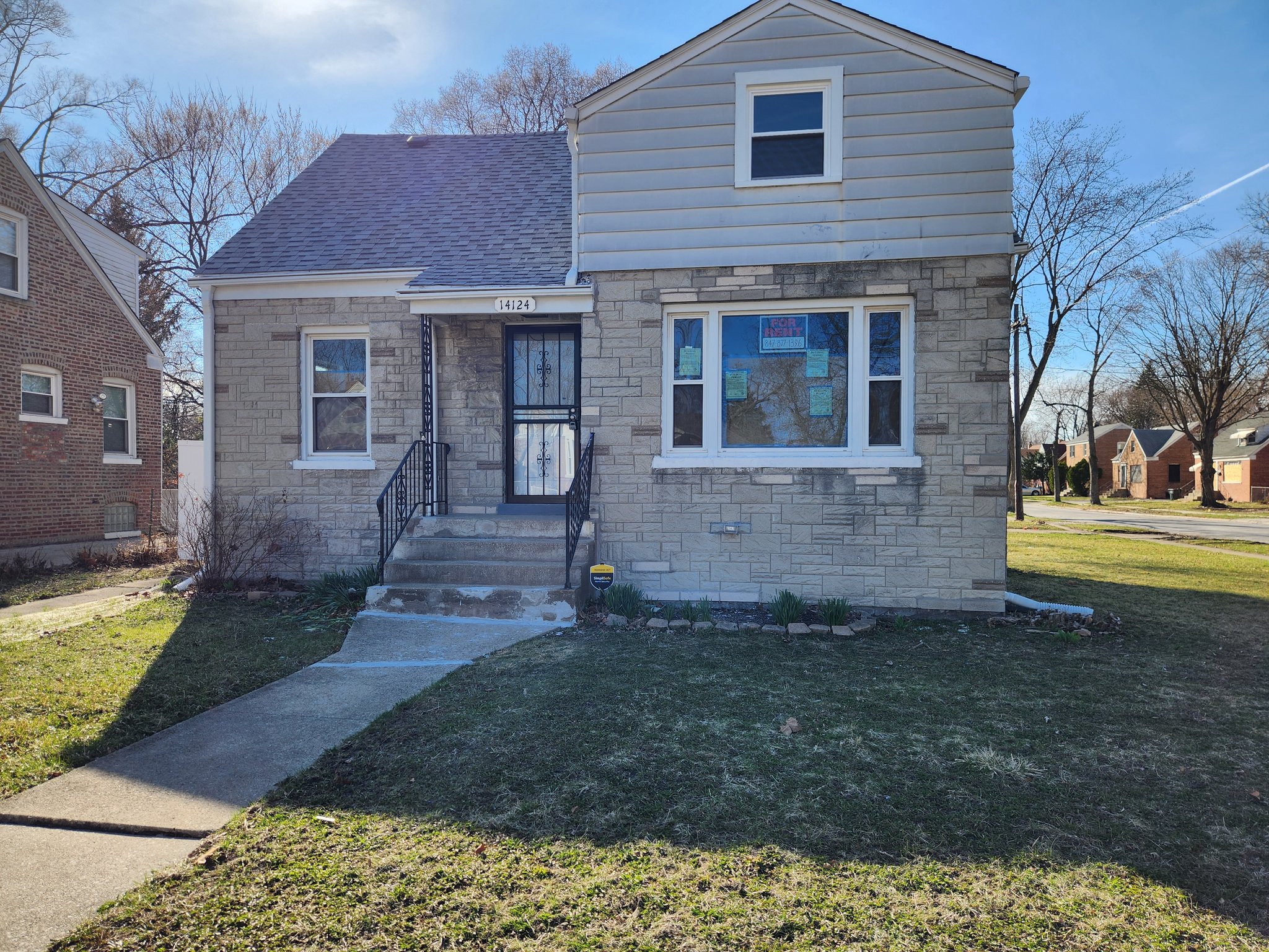 Dolton House: 14124 Manor Ave