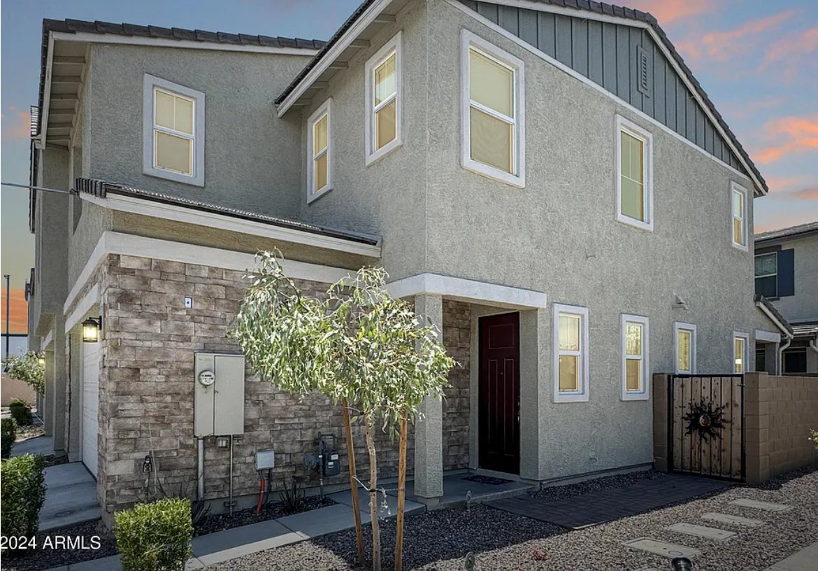 Chandler Townhome: 1111 W. Diamondback Dr.