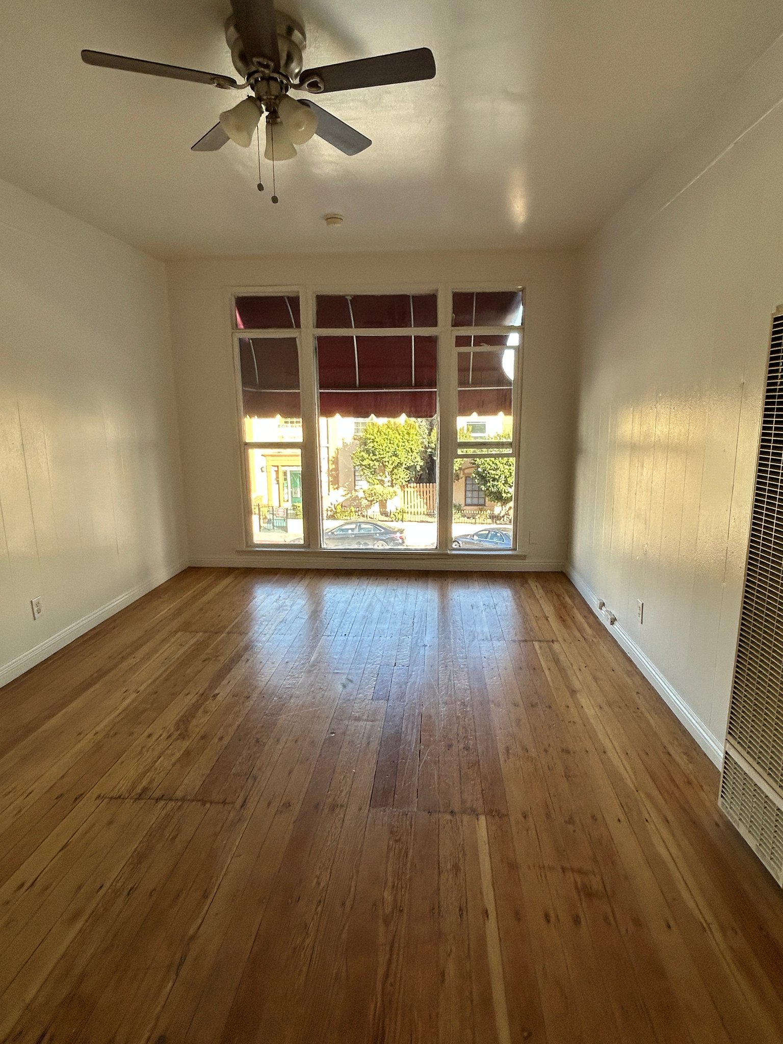 Los Angeles Apartment: 1781 Orchid Ave