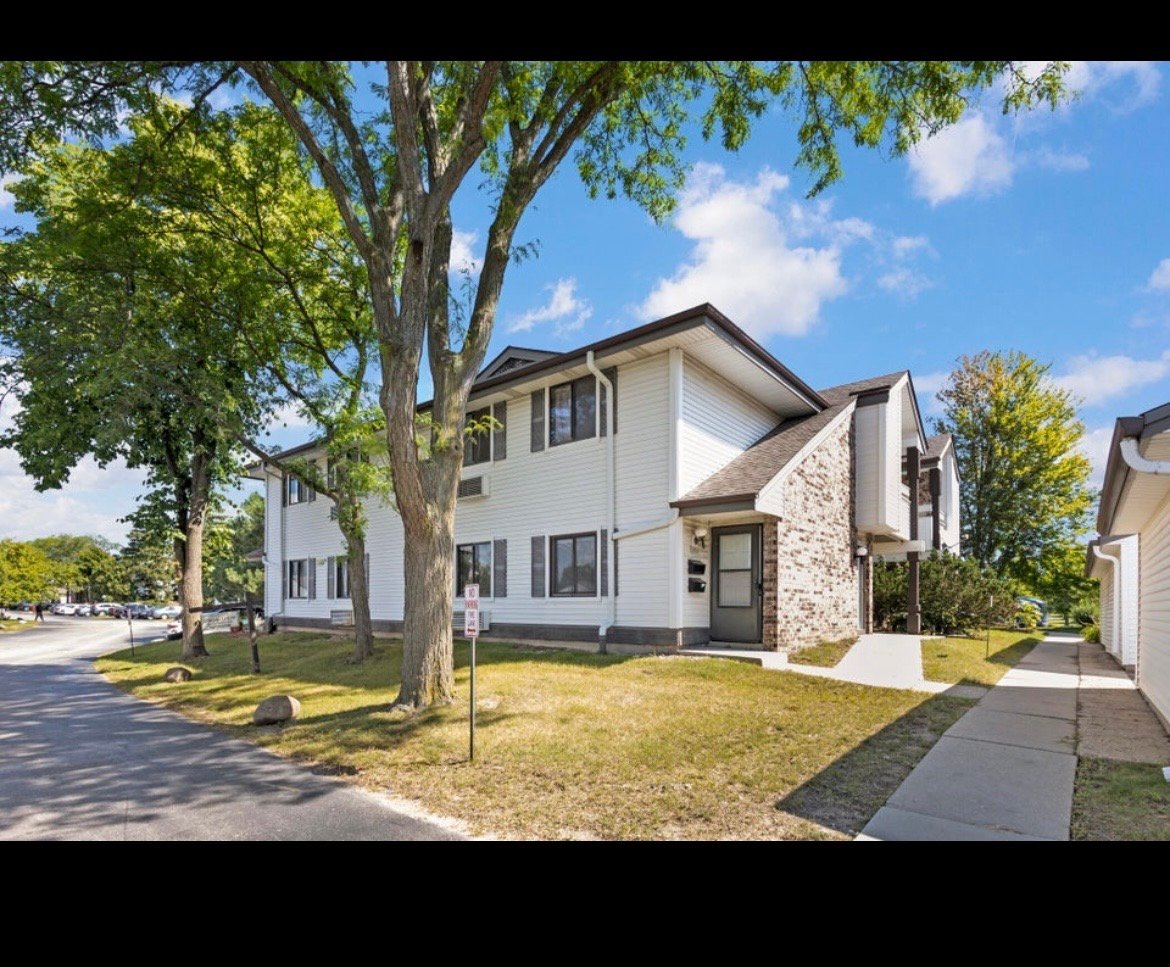 Milwaukee Condo: 10818 W Donna Dr