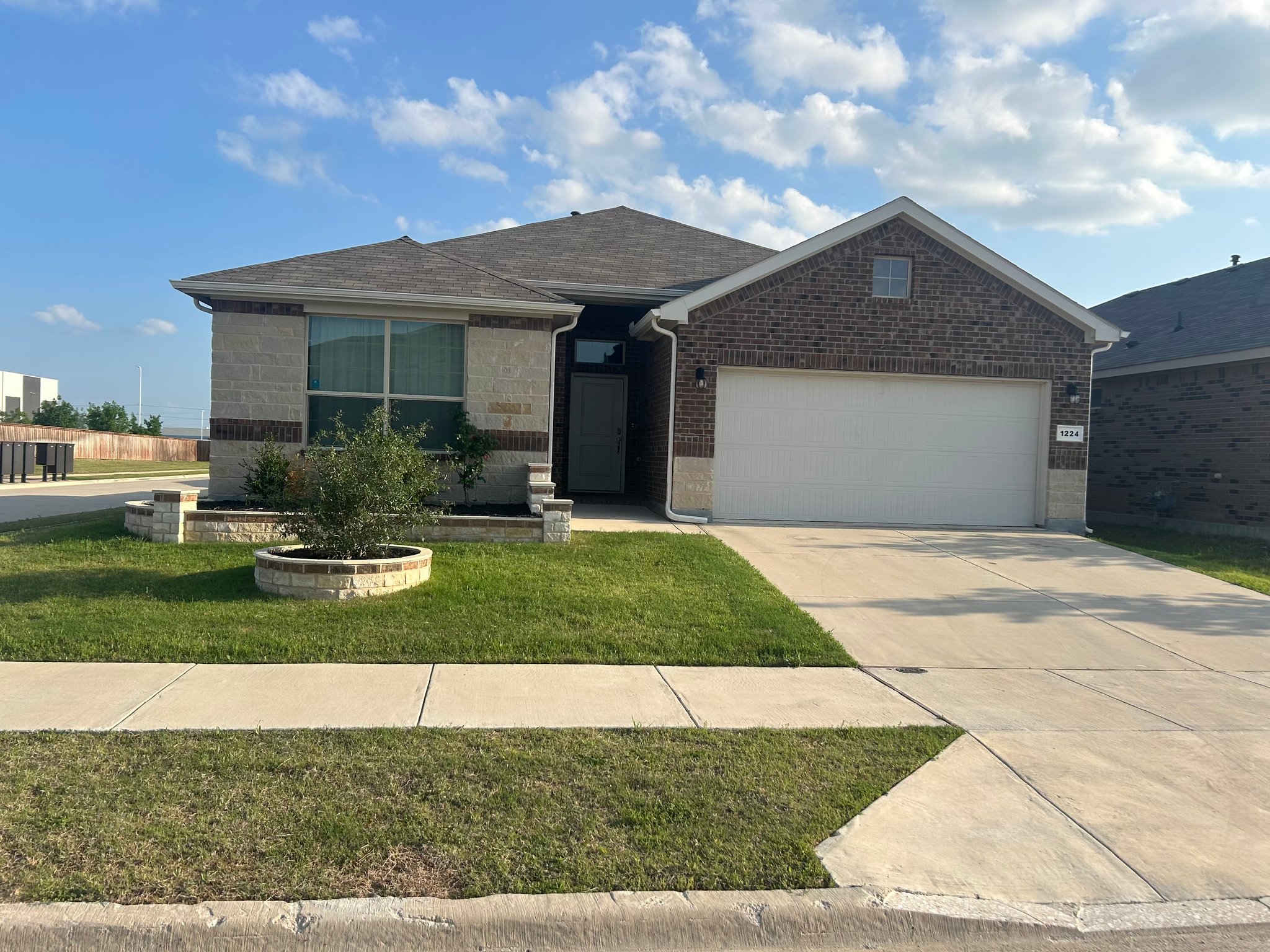 Justin House: 1224 Napier Way