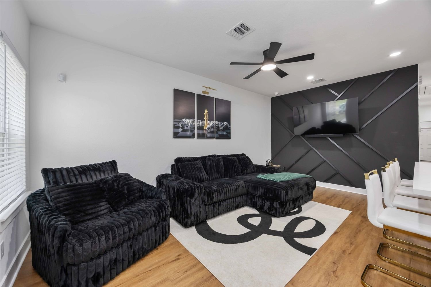 Houston Multiplex: 205 Bolden St
