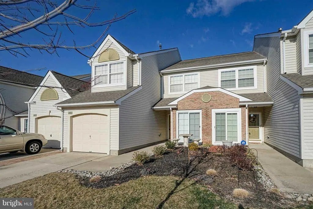 Blackwood House: 2403 Doral Drive