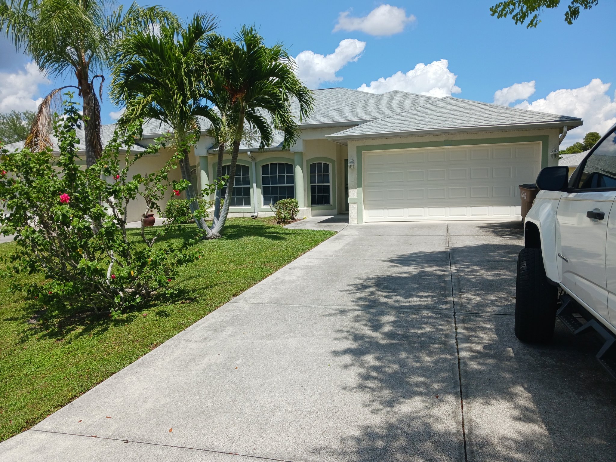 Cape Coral Multiplex: 711 SE 12th Ct