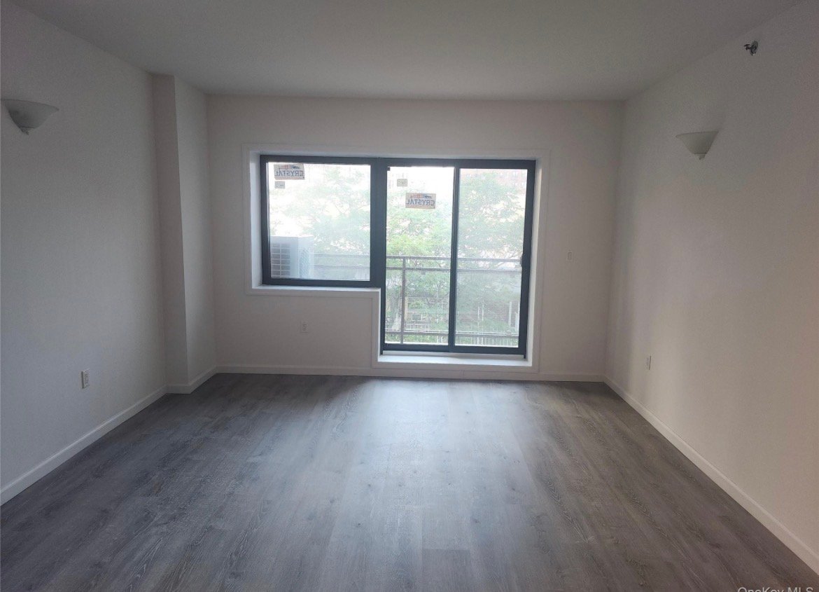 Rego Park House: 9730 64 Avenue