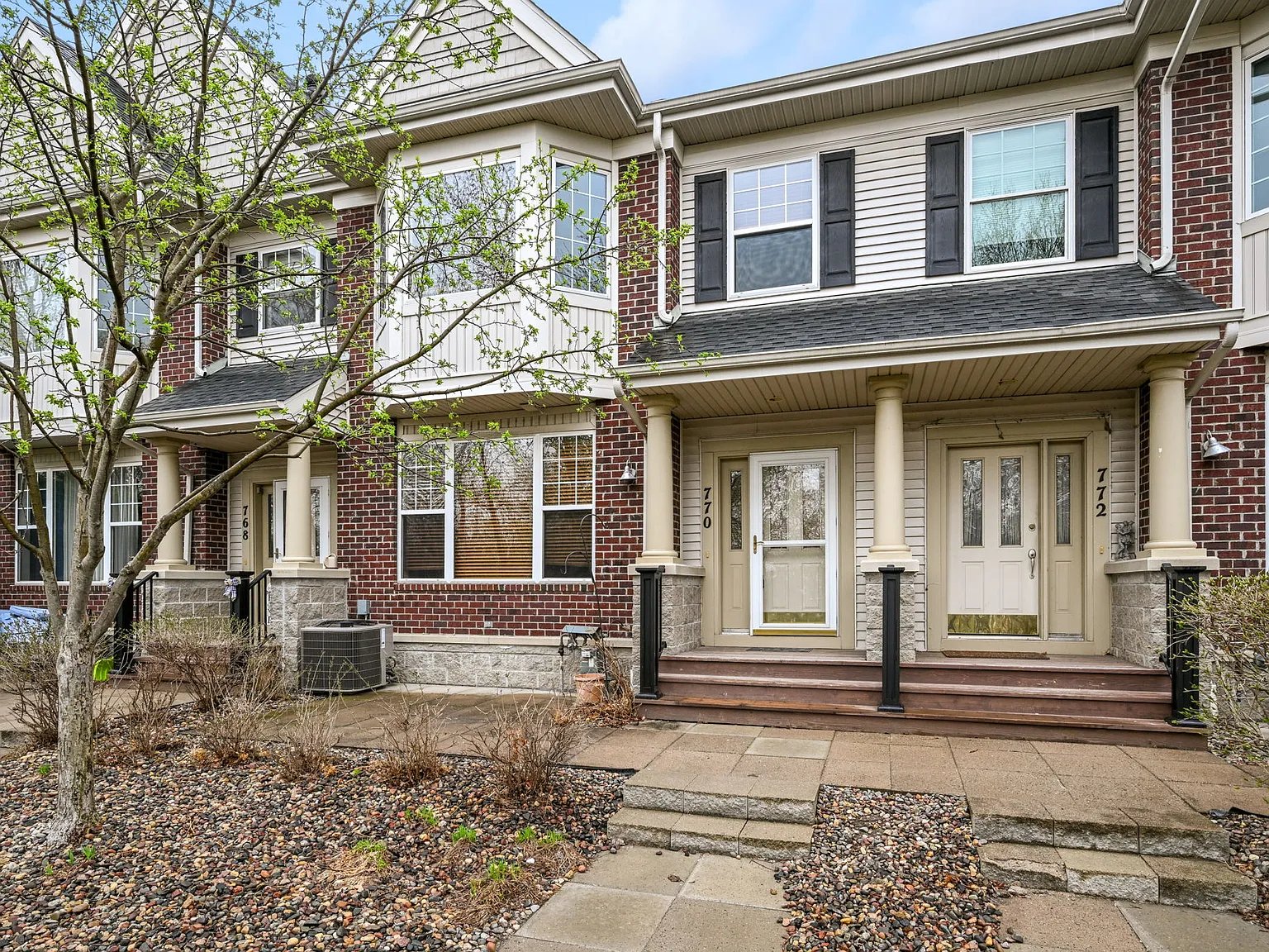 Golden Valley Townhome: 770 Wisconsin Ave N