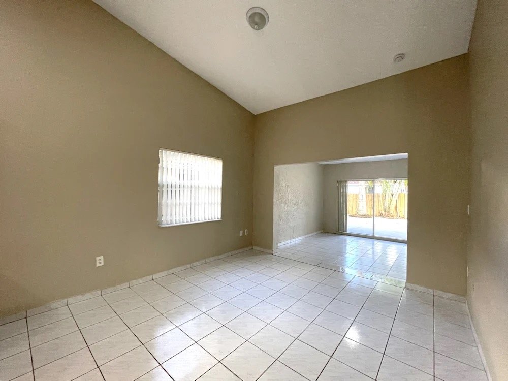 Miami House: 14206 NE 52nd St