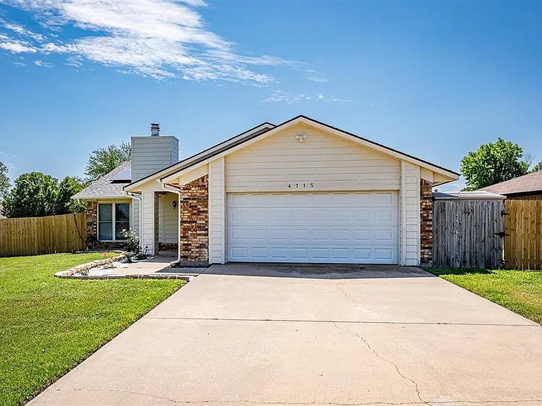 Lawton House: 4715 NE Bell Ave