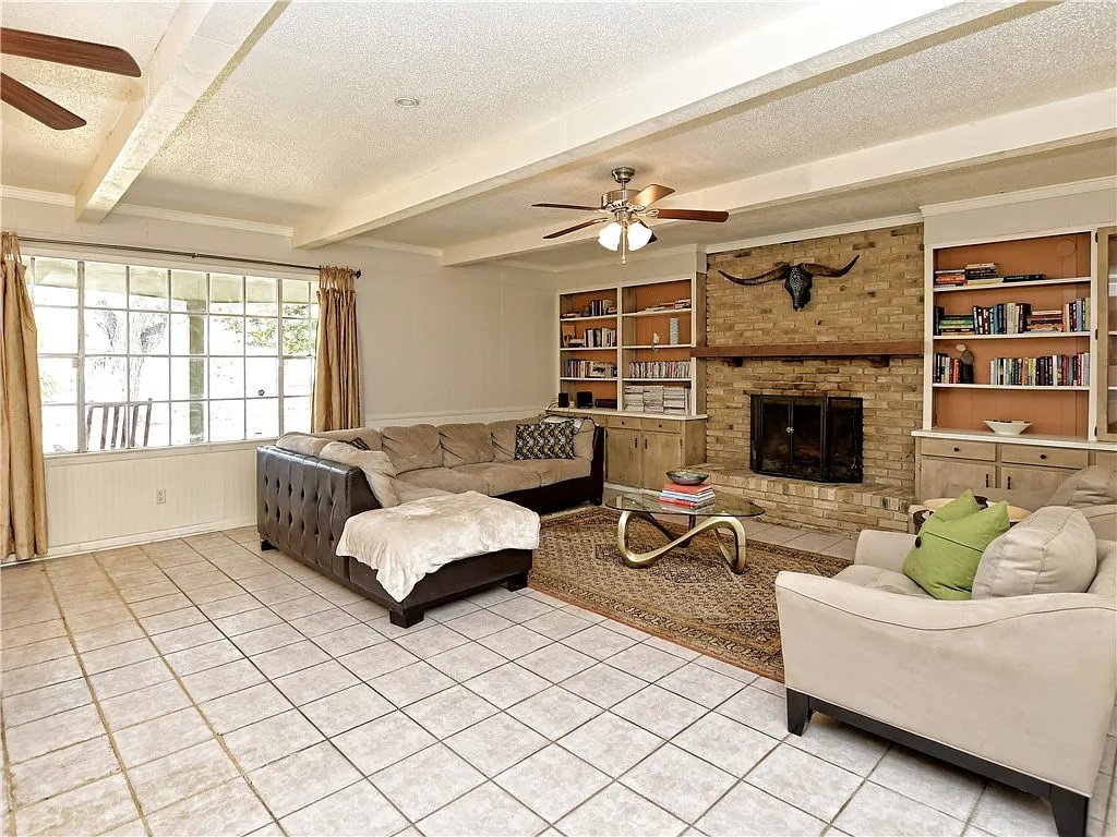 Kyle House: 614 S Groos St