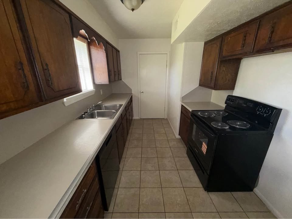 Elm Mott House: 371 Elm Mott Dr