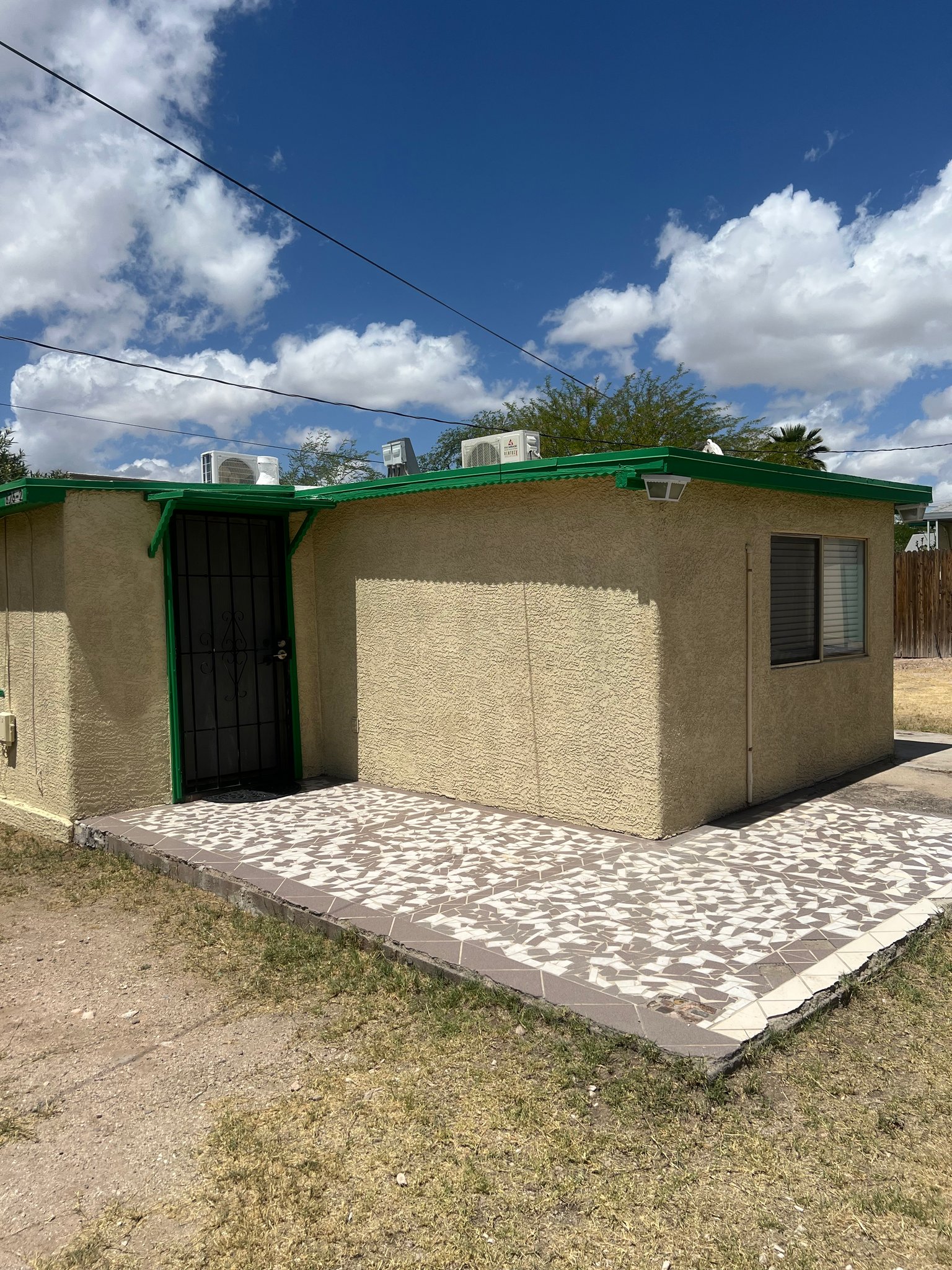 Tucson House: 826 E Lee St