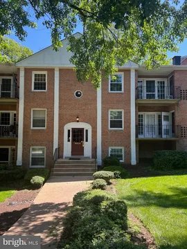 Fairfax Condo: 3915 Lyndhurst Dr