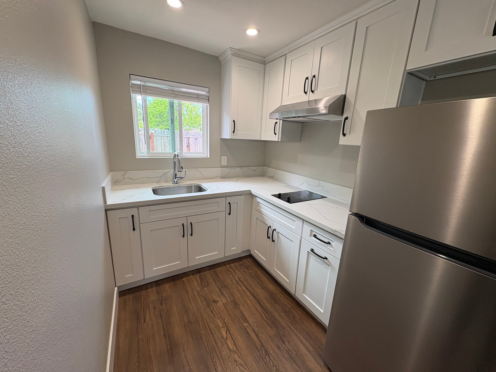 Ojai Apartment: 911 E Aliso St