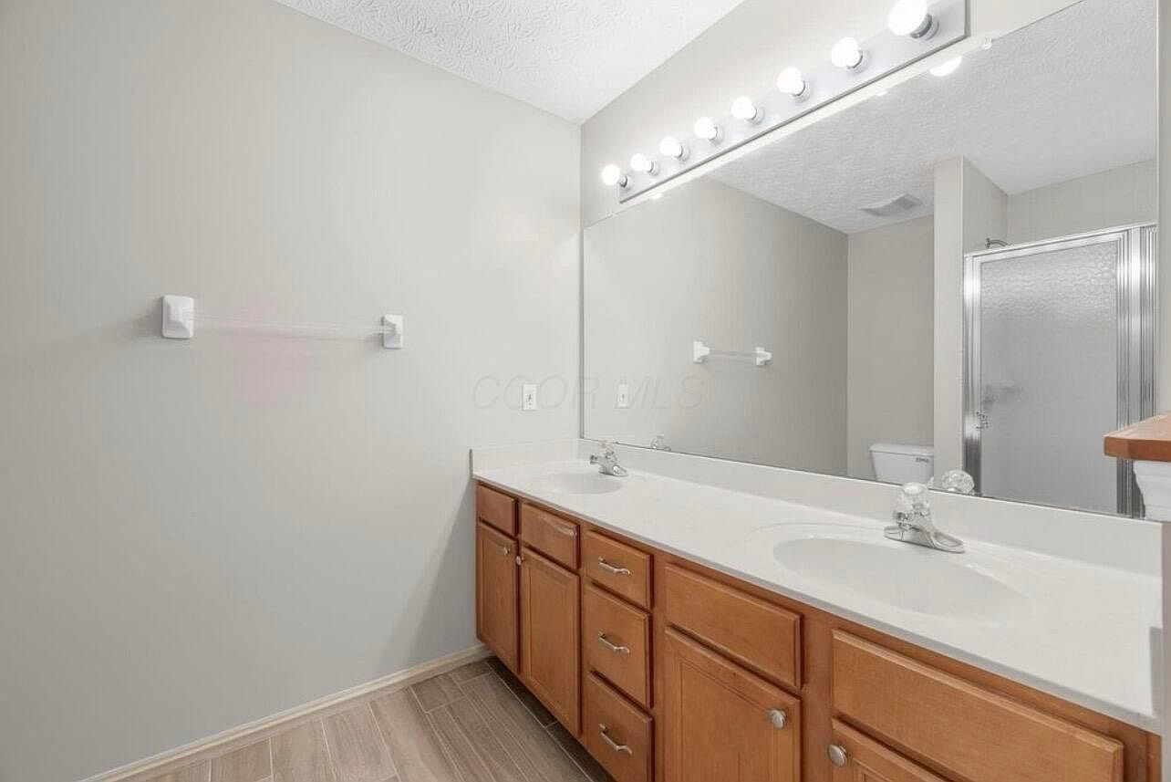 Dublin House: 6168 Glen Village Dr