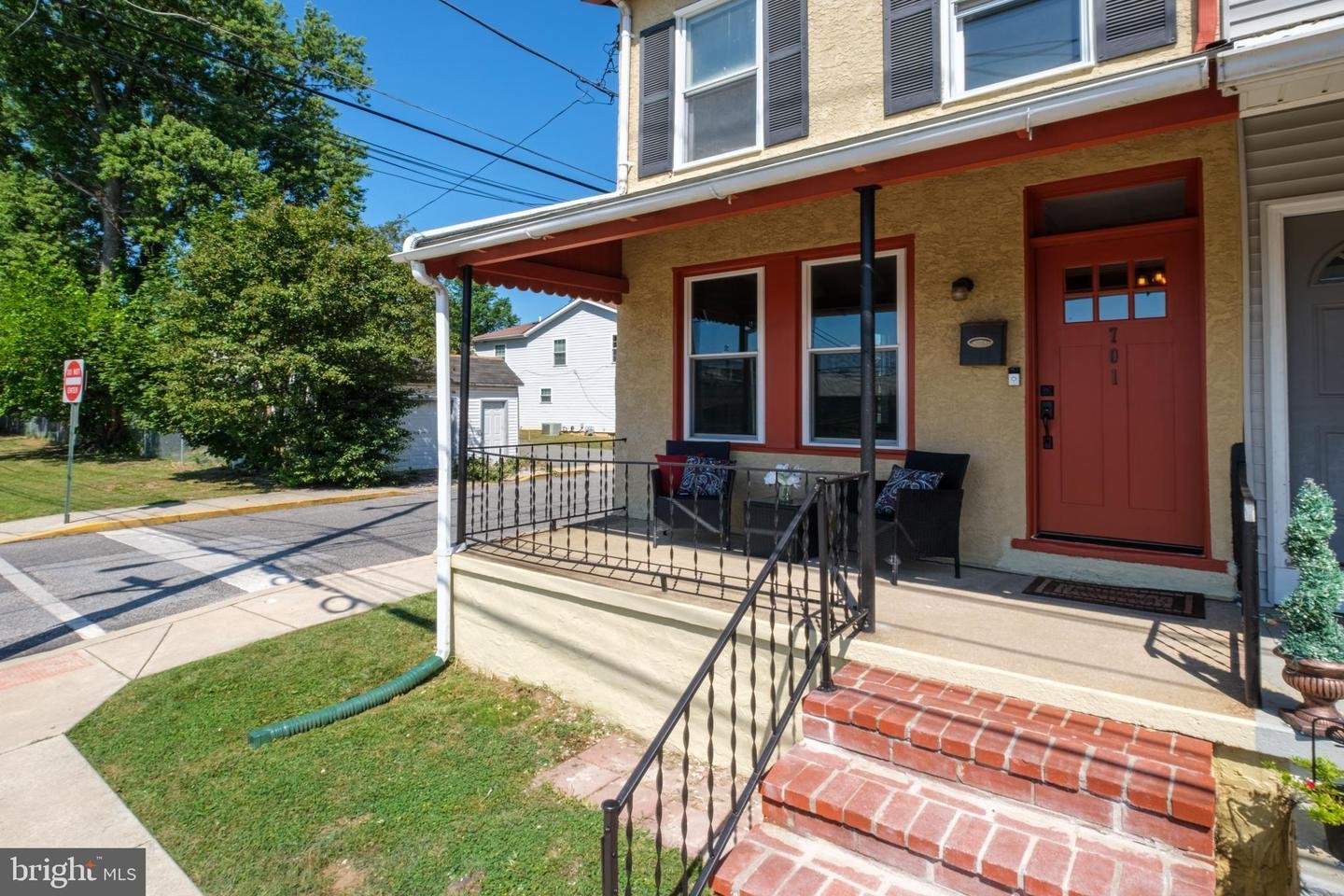 West Chester House: 701 E Barnard St